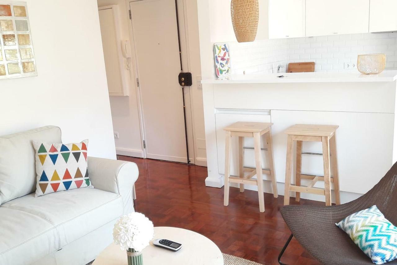 Modern Cosy Flat With Terrace In Campo De Ourique. Lisboa Exterior foto